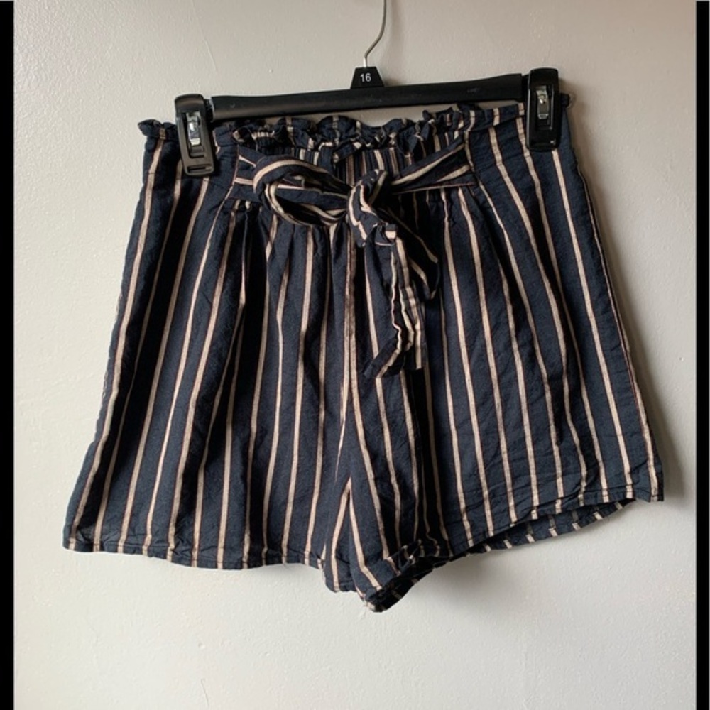 Eighteen Muse Striped Bow Tie Shorts